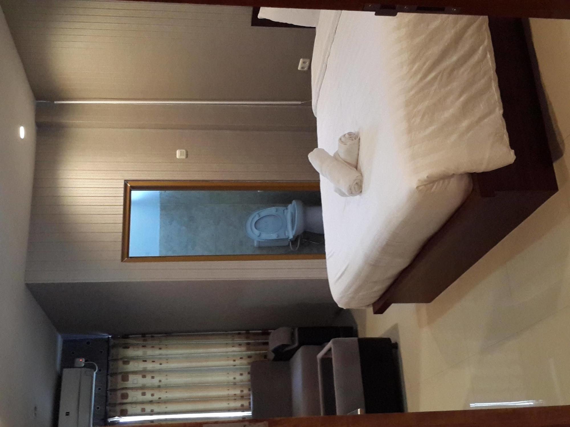 Reddoorz Plus @ Paal 2 Manado Buitenkant foto