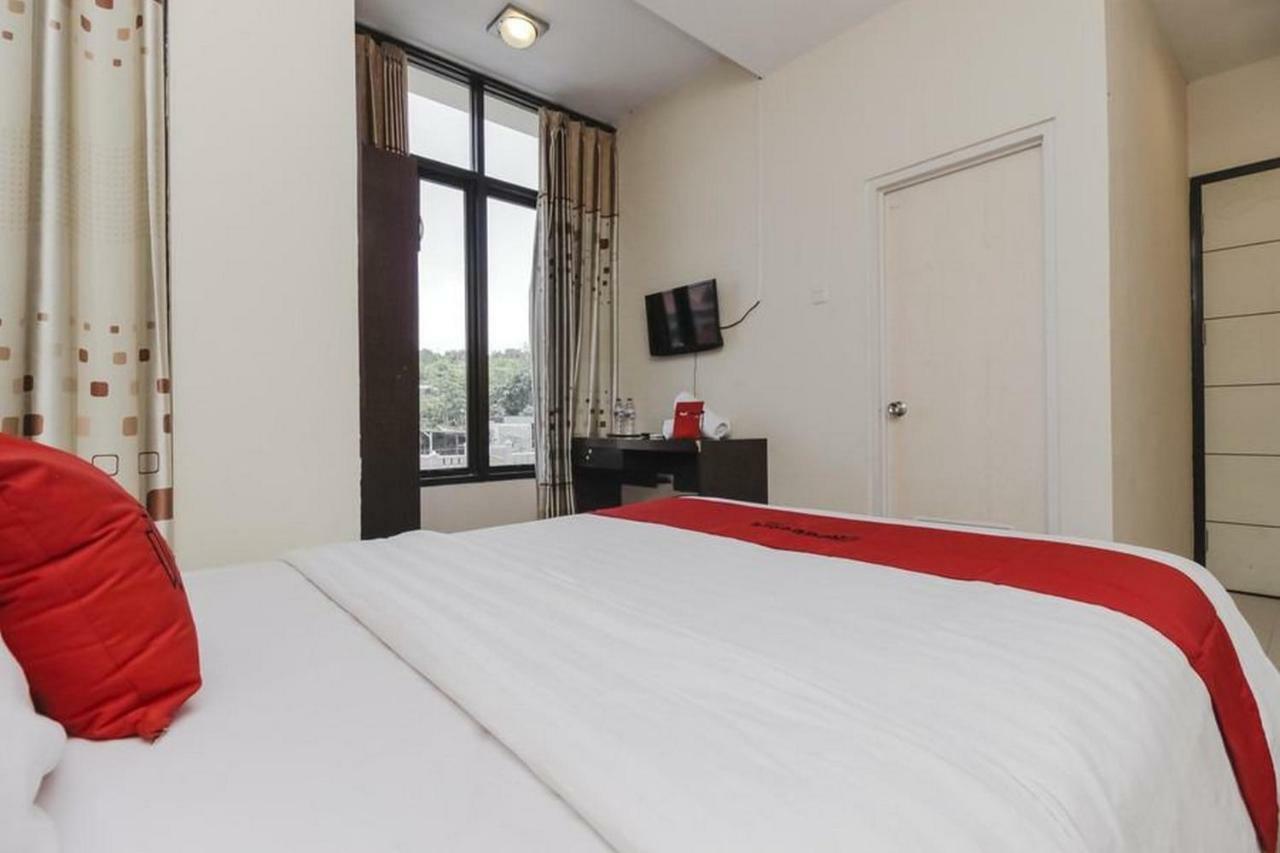 Reddoorz Plus @ Paal 2 Manado Buitenkant foto