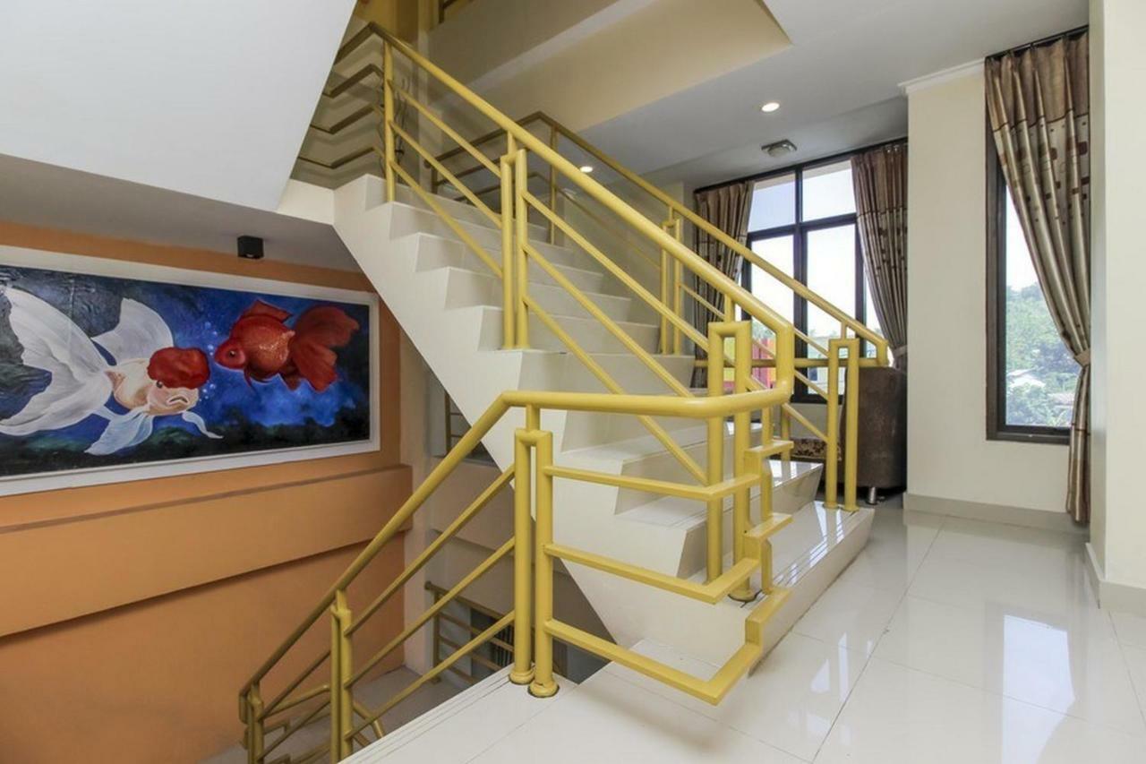 Reddoorz Plus @ Paal 2 Manado Buitenkant foto