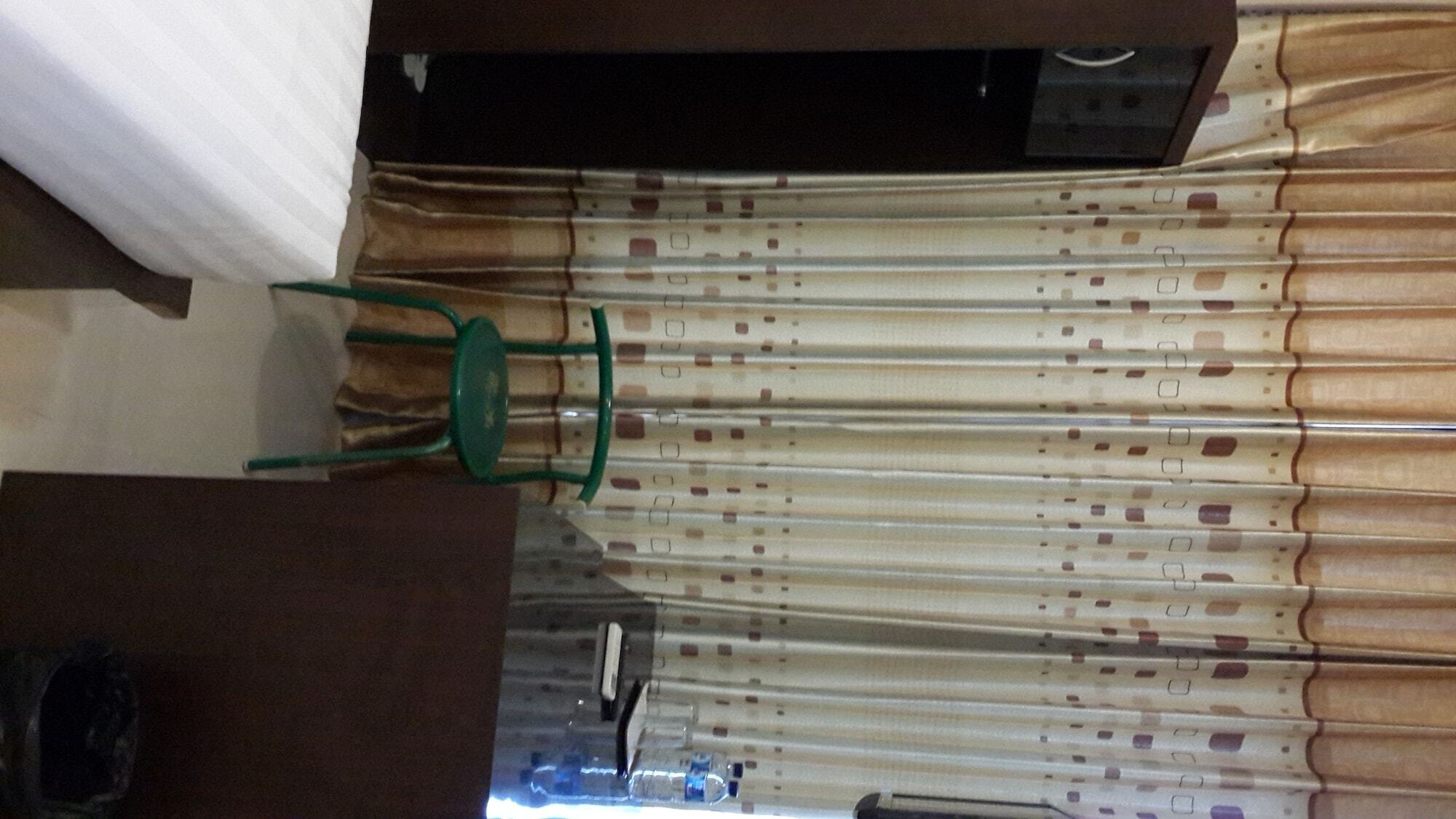 Reddoorz Plus @ Paal 2 Manado Buitenkant foto