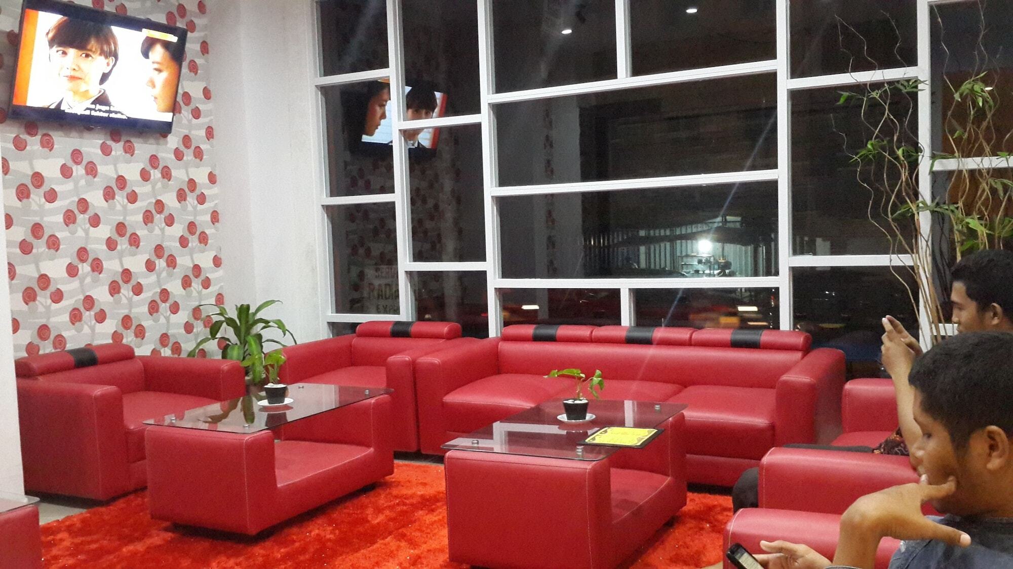 Reddoorz Plus @ Paal 2 Manado Buitenkant foto