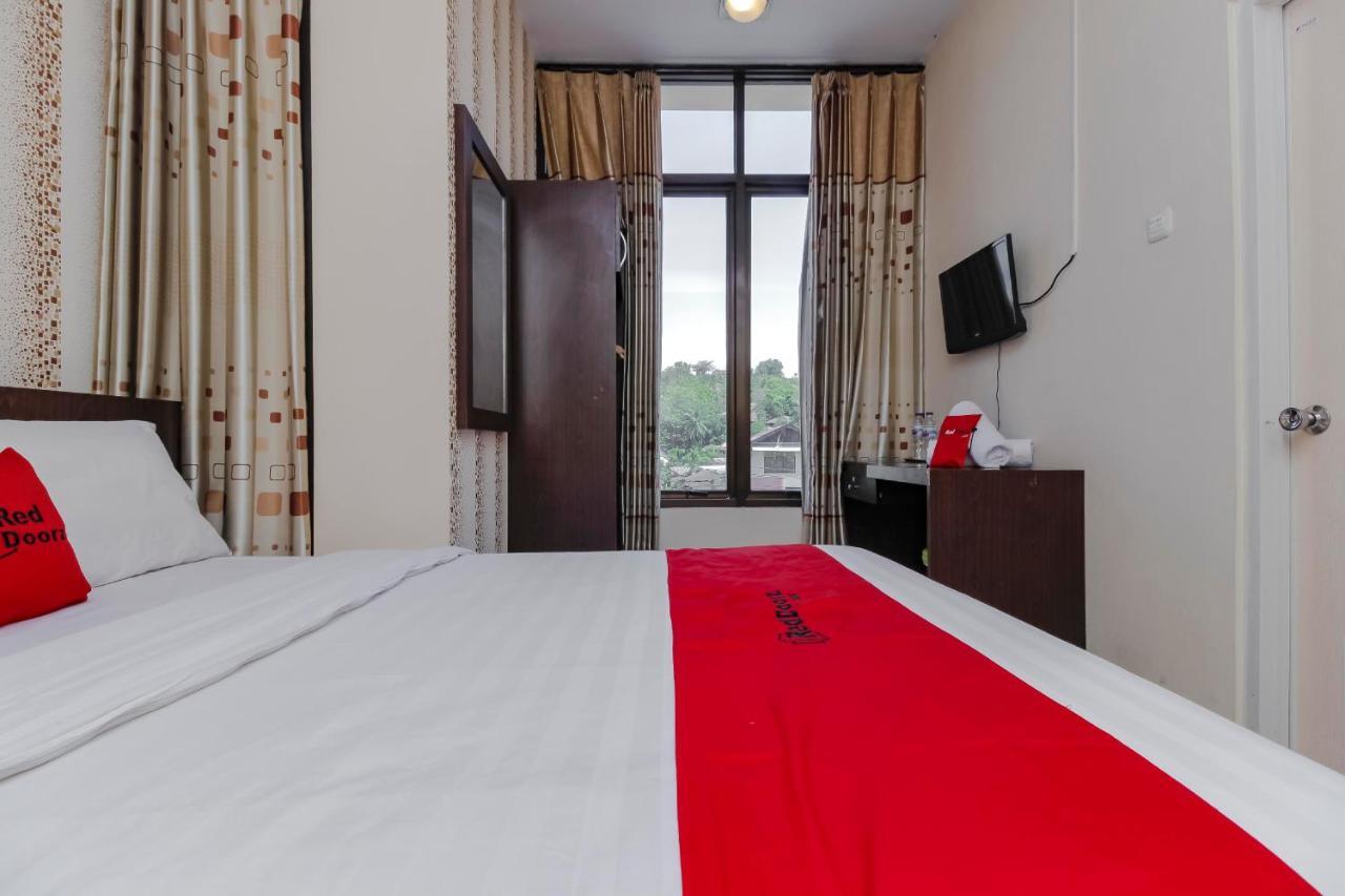 Reddoorz Plus @ Paal 2 Manado Buitenkant foto